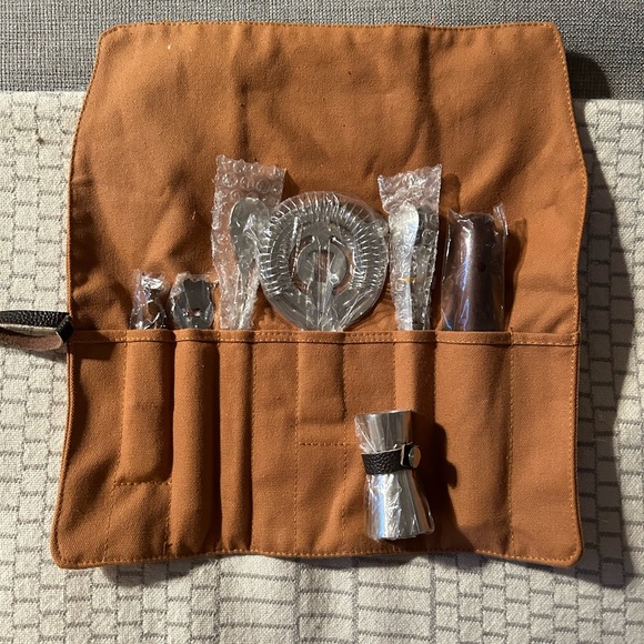 Foster & Rye Canvas Cocktail Kit - Picture 5 of 7